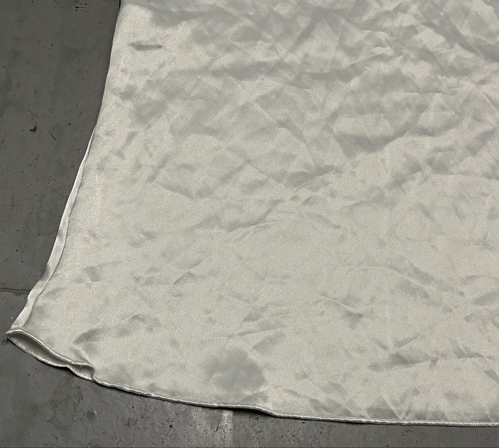 Top lencero satén blanco con tirantes  – photo 5
